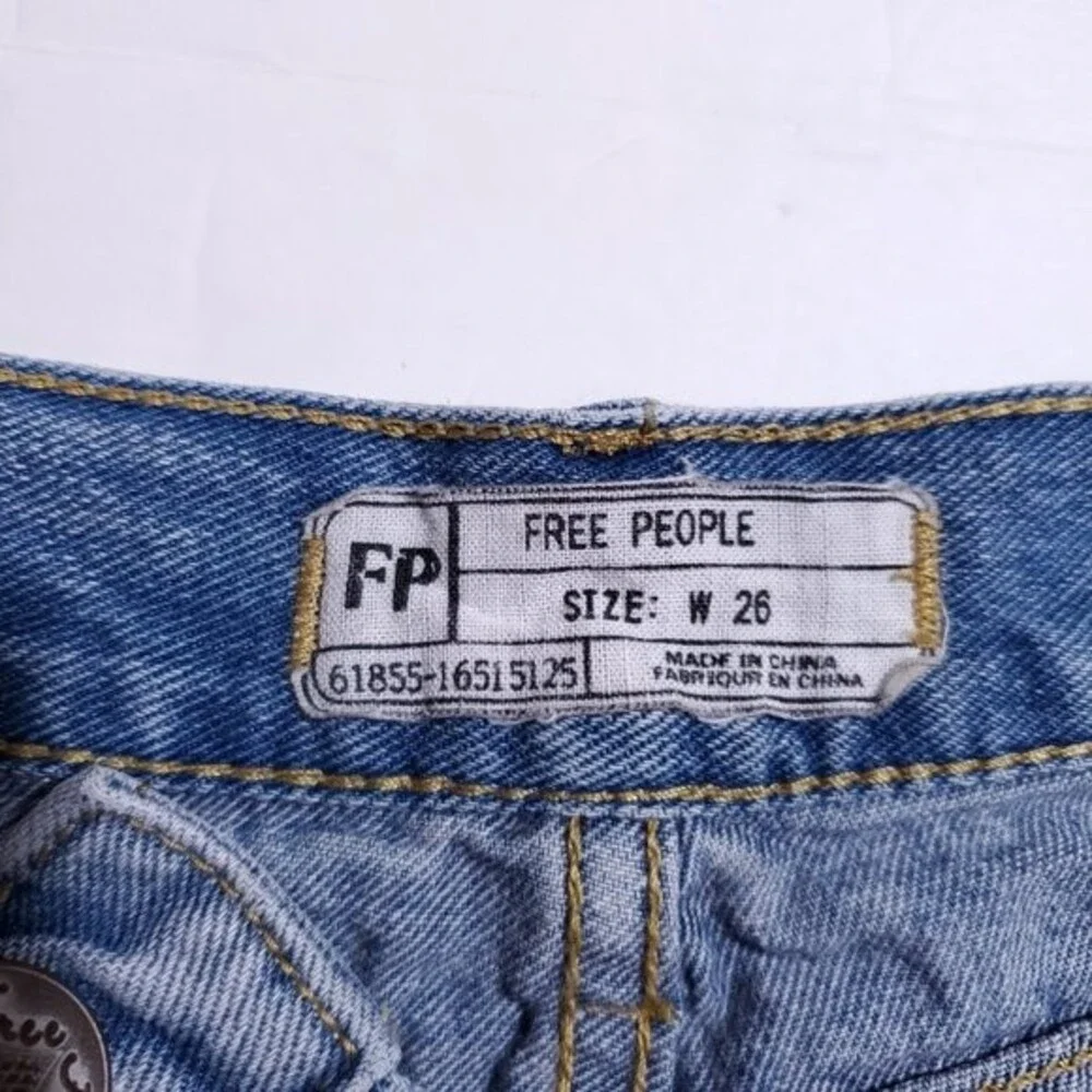 Free People Distressed Lace Hem Mini Denim Shorts Light Wash Size 26 Boho Summer - Picture 6 of 12